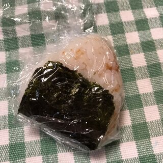 スパムの生姜炒め入り梅干しおむすび